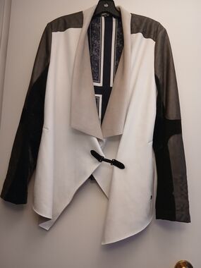 Sportalm Two-Tone Draped Shawl Blazer in White, Black and Cream